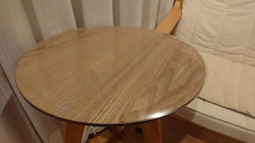 テーブルマット匠と円形サイドテーブル