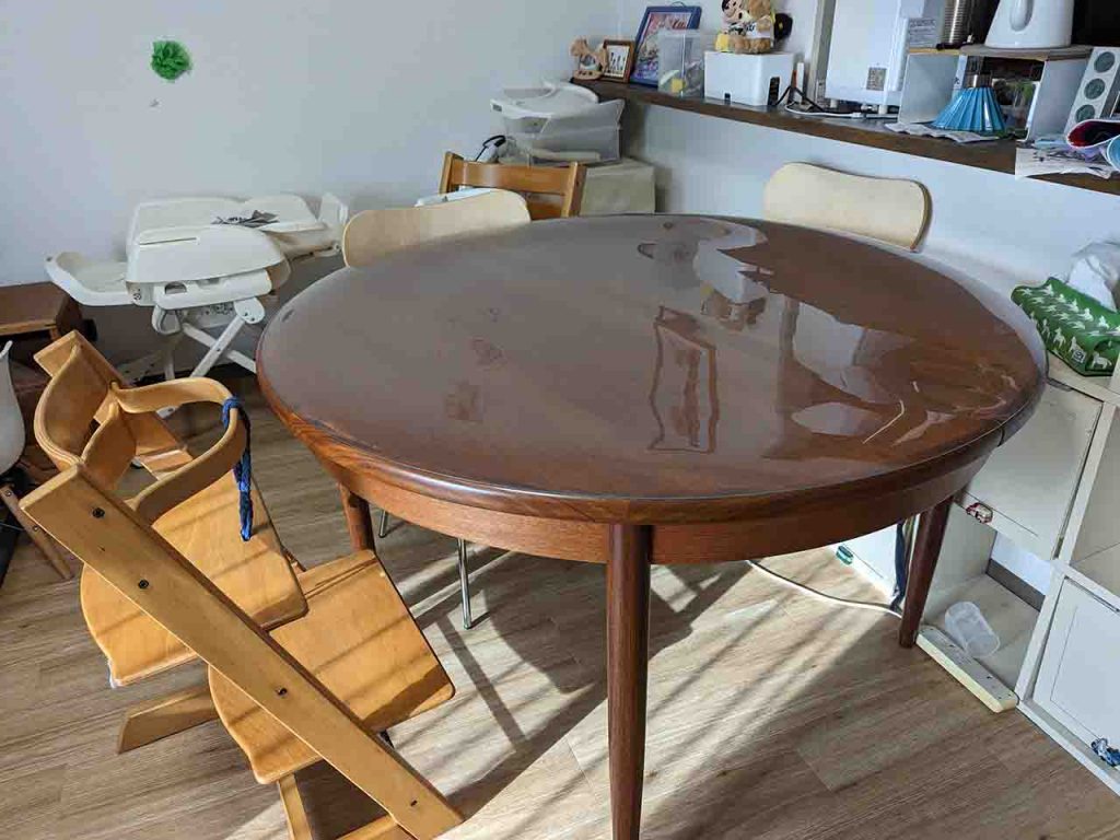 テーブルマット匠と円形ダイニングテーブル