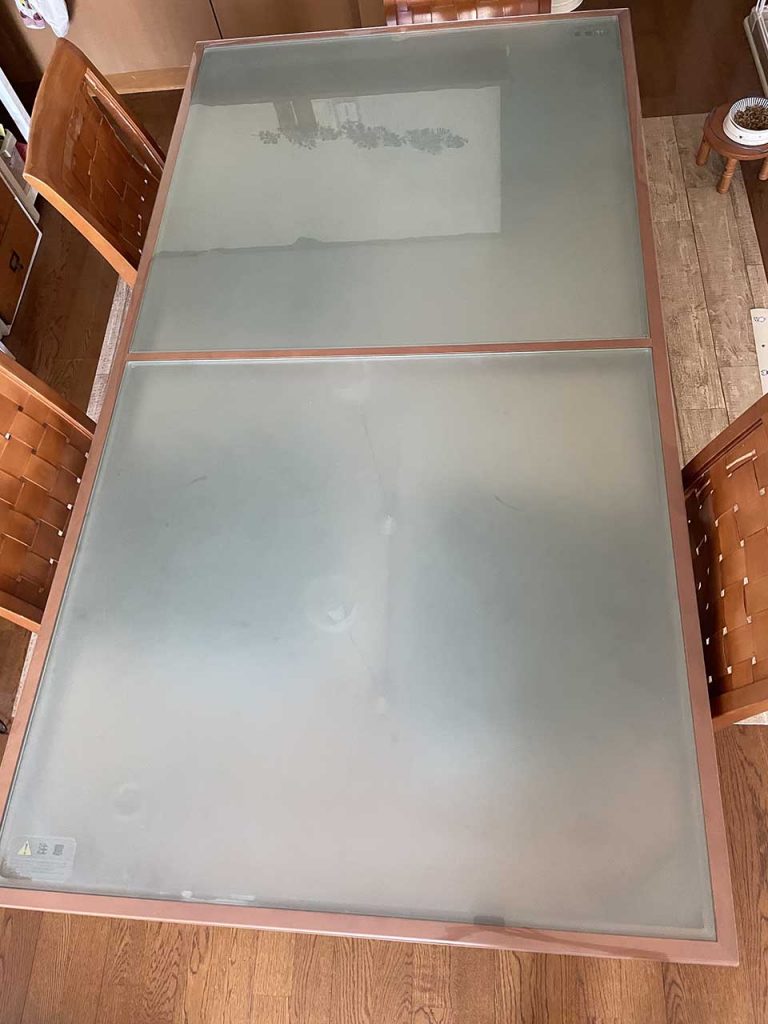 テーブルマット匠とガラス天板のテーブル